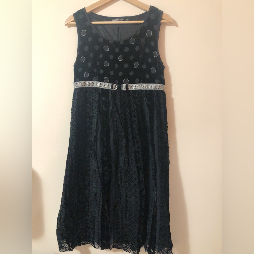 High waistline black velvet dress